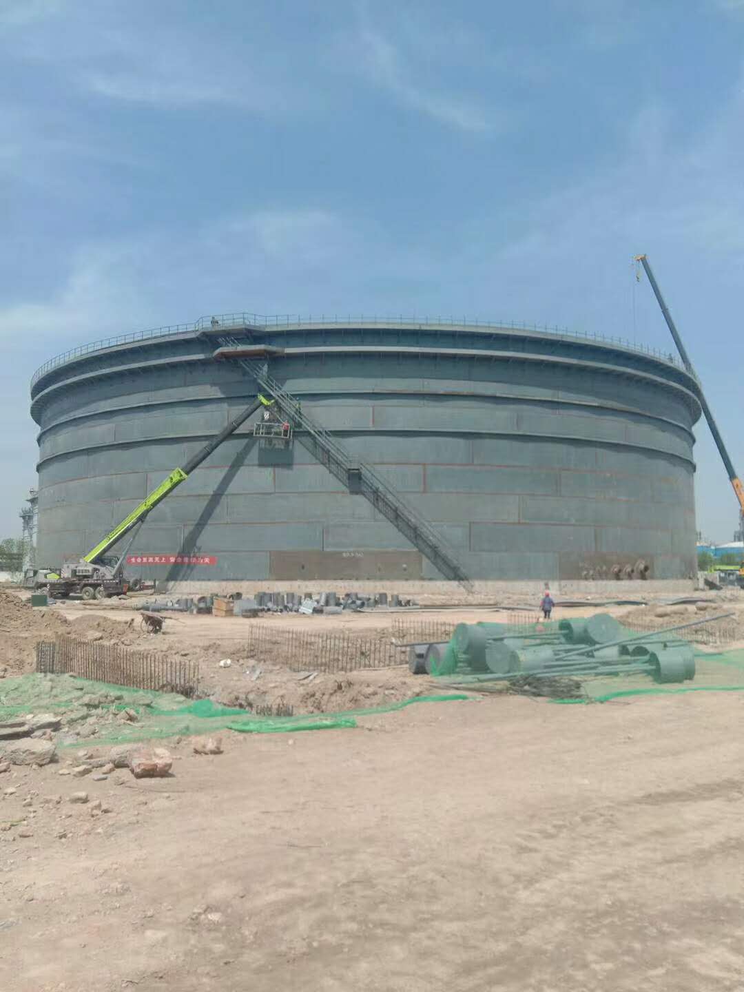 儲(chǔ)罐鋁陽極現(xiàn)場(chǎng)施工1