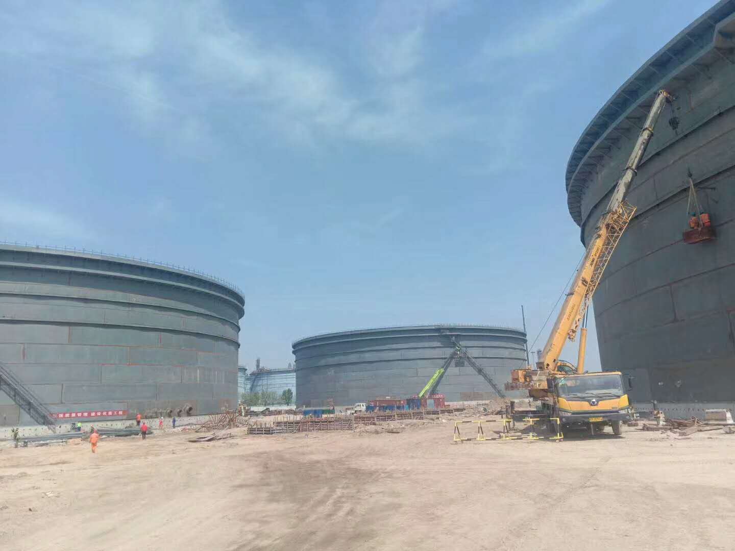 儲(chǔ)罐鋁陽極現(xiàn)場(chǎng)施工2